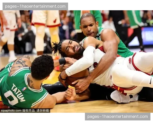 骑士沟通与配合存问题 过度协防致转换防守混乱 骑士沟通与配合存问题 过度协防致转换防守混乱